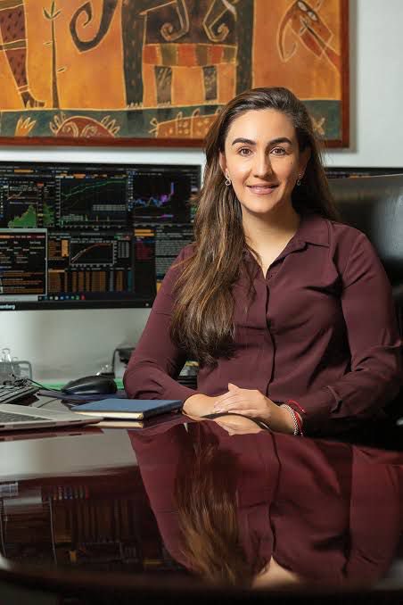 Felicito a María del Carmen Bonilla, reconocida por su impulso a instrumentos financieros sustentables, al ser nombrada por la presidenta <a href="/Claudiashein/">Claudia Sheinbaum Pardo</a> como Subsecretaria de <a href="/Hacienda_Mexico/">Hacienda</a>. Además, es la segunda mujer en ocupar este cargo, lo cual nos llena de orgullo. 🌱💜👏