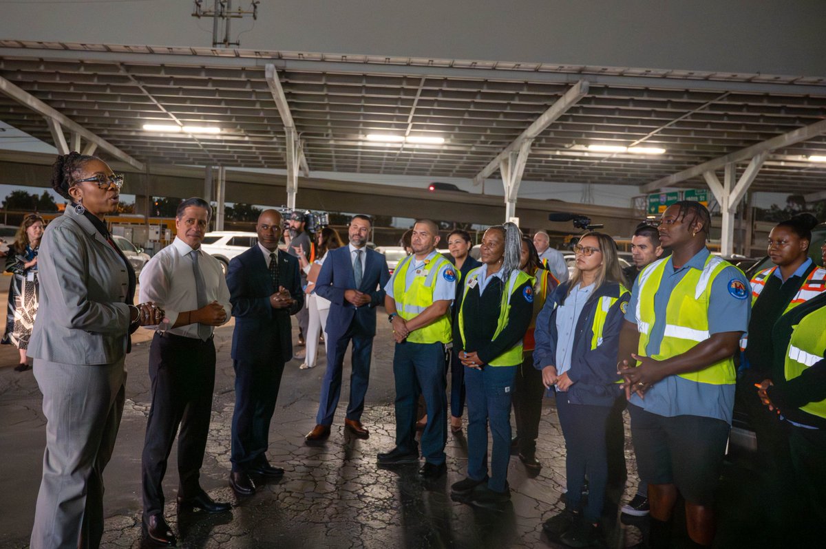 LAUSDSup's tweet photo. 🚍Rise and shine, Los Angeles Unified! The #FirstDayOfSchool is here and we’re waking up the @LASchools giant!

Thank you, @CADeptEd Superintendent @TonyThurmond, and Board Members @sherlett4LAUSD and @lausdbd7, for joining us as we welcome our students and school communities.

And to our incredible @LAUSDTSD bus drivers — you set the wheels in motion for a safe and successful day.
Keep the energy and excitement going — let’s make this year unstoppable! ✨
#InspiringGreatness #WelcomeBackLAUSD #Day1
https://t.co/8IbsJkjtaa