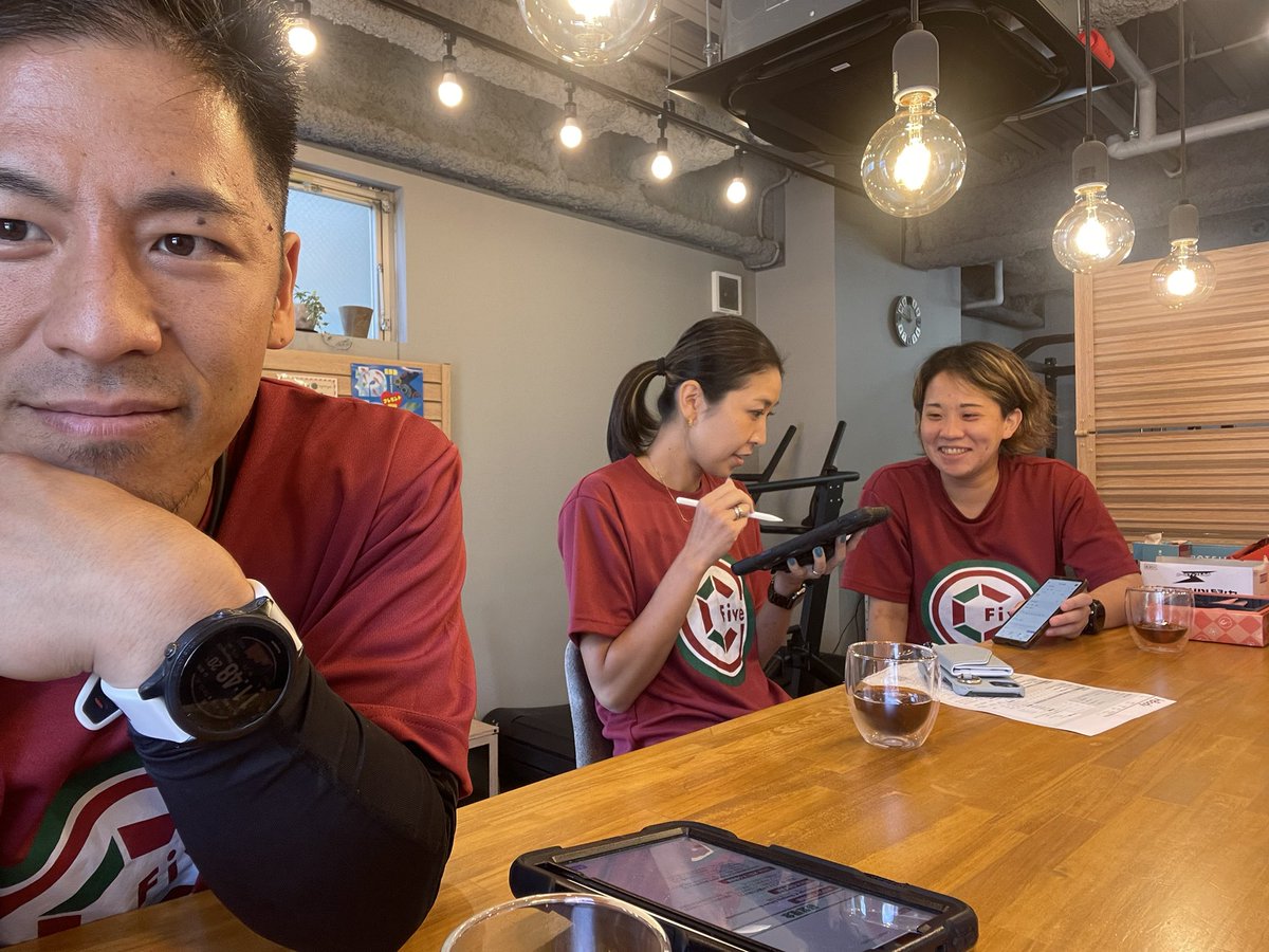 半年前より、お客様も仲間も増えた。
フェーズが完全に変わり、大切にすべきことも変わってきて、オープン前に作ったM/V/Vに違和感が出てきたので、もう一度ゼロから作り直し。

このチームで、もっと遠くへ行く。
早く行きたいんじゃない、遠くへ行く。