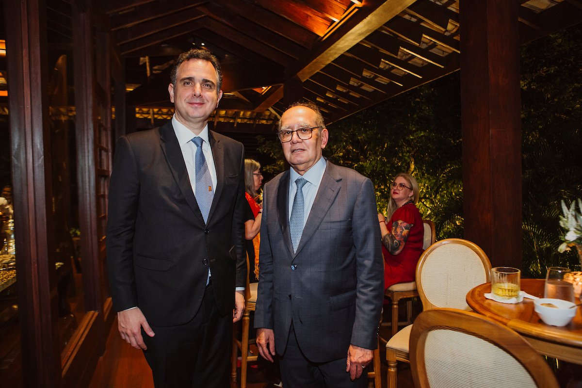 Gilmar Mendes defende Rodrigo Pacheco para STF e diz que a Corte é 'jogo para adultos'. Rumores sobre a saída de Luís Roberto Barroso do tribunal em setembro abre corrida de candidatos para substituí-lo (Folha)