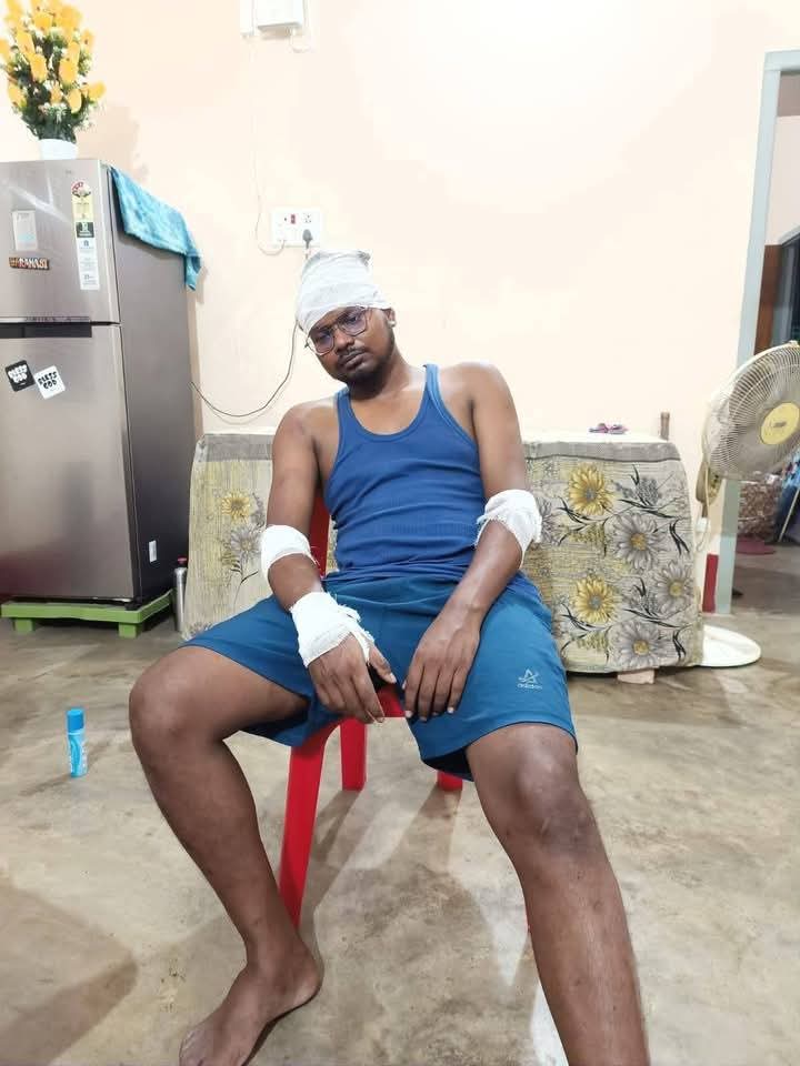 बीते 10 अगस्त को बिहार के कटिहार जिला टीवी सेंटर गांव में कुछ बजरंग दलों के द्वारा आदिवासी क्रिश्चियन कम्युनिटी के लोगों के साथ मारपीट क्या गया इस मामले को नेता प्रतिपक्ष <a href="/RahulGandhi/">Rahul Gandhi</a> से निवेदन है कि इस मामले को जल्द से जल्द संज्ञान ले धन्यवाद जोहार आभार 🙏