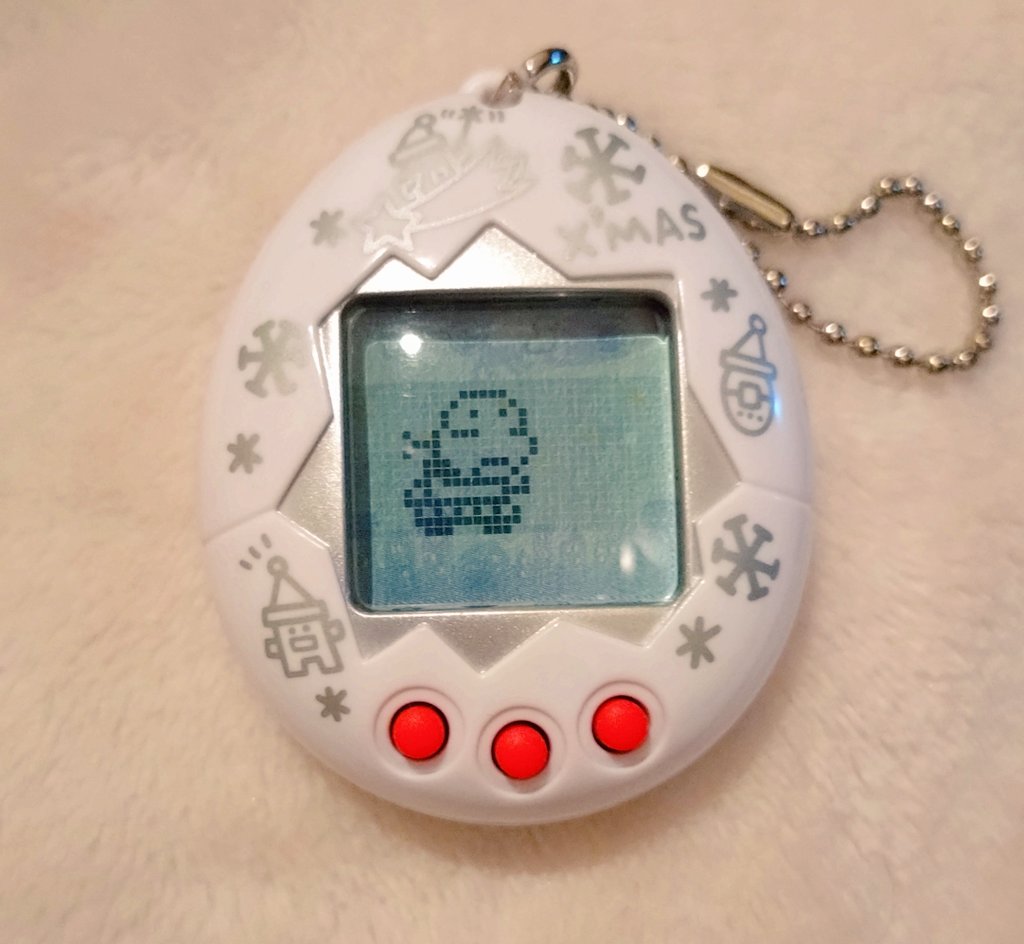 Sammybluegreen's tweet photo. サンタクロっちも育ててます☃サンタというか、ツルピカおじだけど…
プレゼント待ってるたまごっち達がかわいいね❢ https://t.co/ehL1bj0kJH