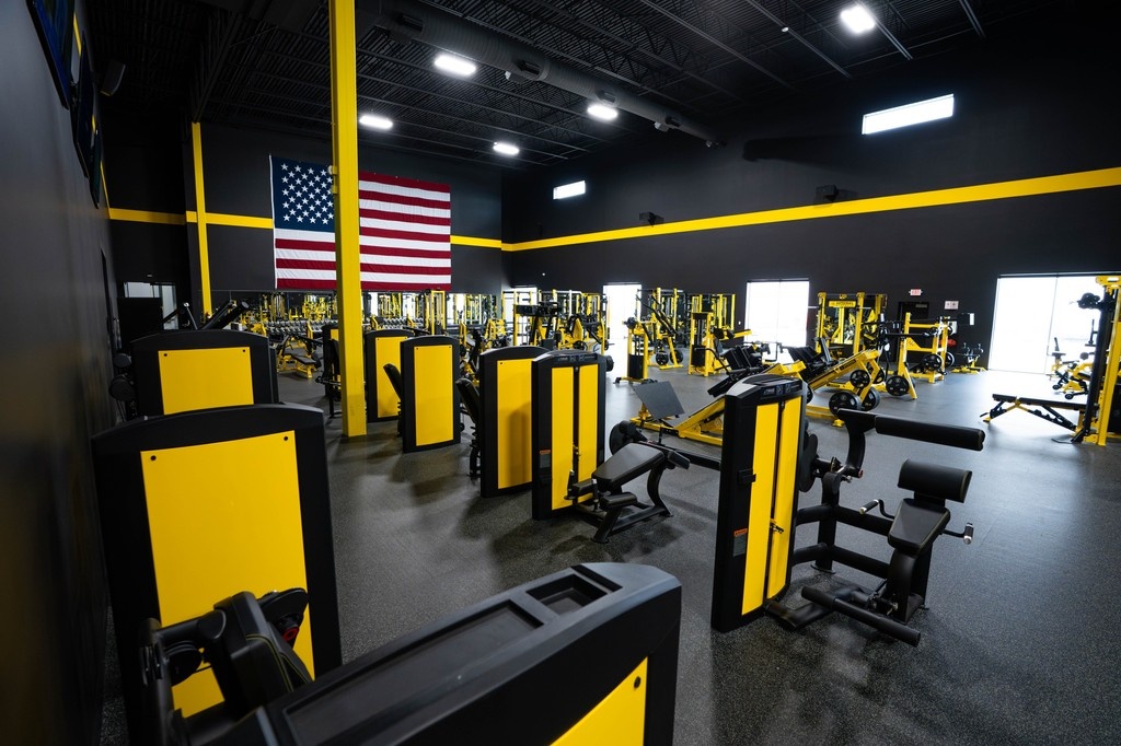 TRUEfitnesstech's tweet photo. We’re proud to support the team at S2 | Supplement Superstores with TRUE strength, Stryker Slat Treadmills, and Palisade Climbers customized in their signature yellow.

Thanks for letting us be a part of your corporate gym built to reflect your culture and fuel your people. https://t.co/BSK8mQOSul
