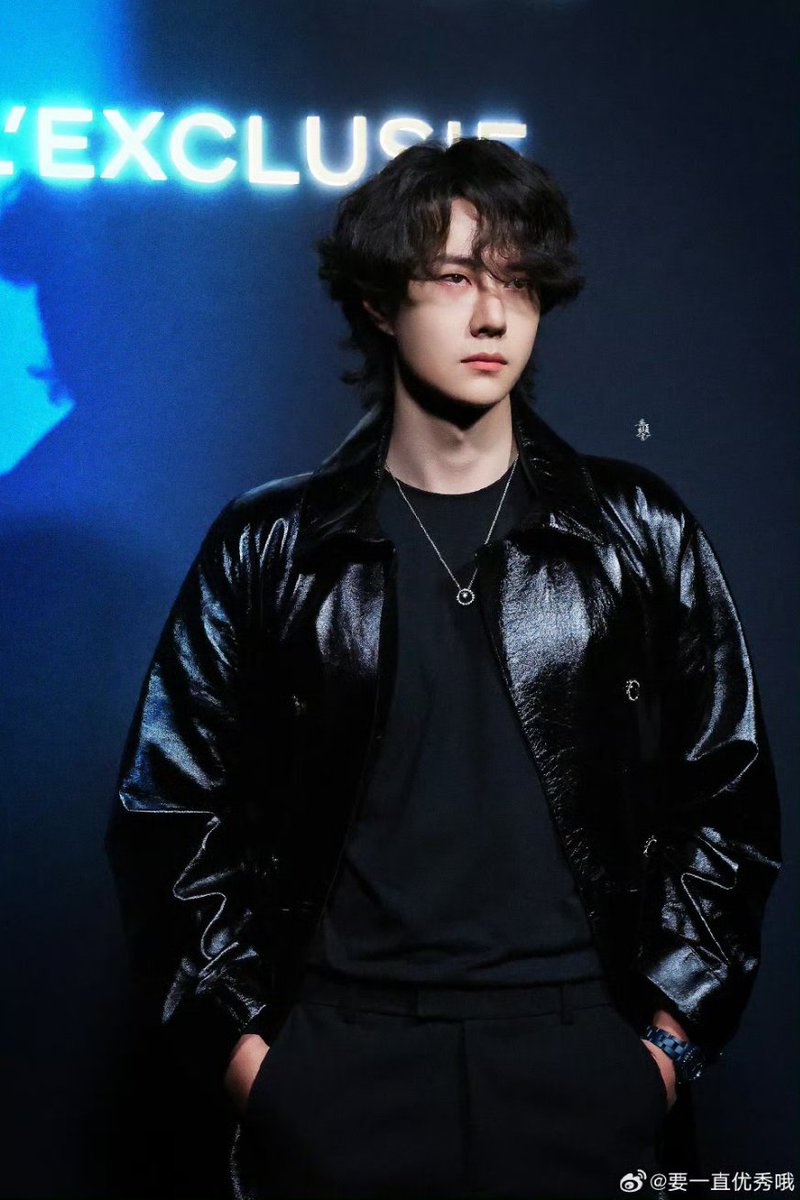 This man is SERVING everything that is available to SERVE

YIBO BLEU DE CHANEL L'EXCLUSIF
#WangYibo_ChanelFragranceLaunch
#WangYiboxCHANEL