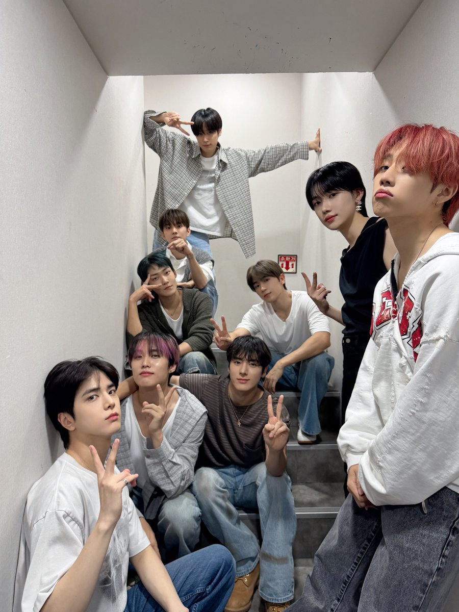 [📸] 더보이즈 The 10th Mini Album [a;effect] 팬사인회 &amp; 영상 통화 사인회 완료️☁️ 오늘이 유난히 반갑게 느껴졌던 이유는? 바로 사랑하는 더비를 만날 수 있어서😍 

#THEBOYZ #더보이즈
#aeffect #Stylish