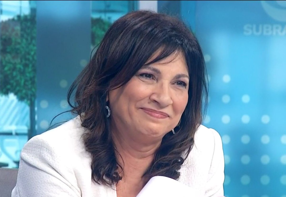 Blanca Rodríguez es demasiado para nuestro parlamento, ella merece un parlamento opositor de calidad . El nivel de la oposición es casi cantegrilezco y creen que están en un conventillo.
Mi solidaridad con ella.
