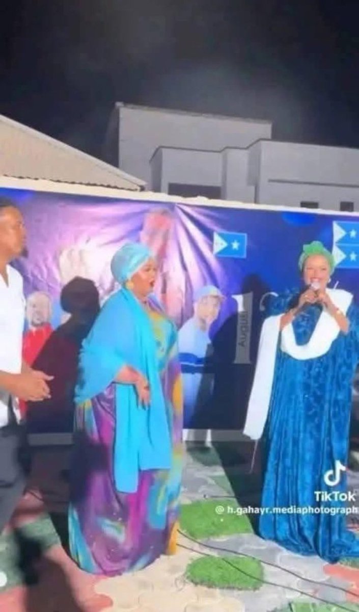 ridgulle's tweet photo. Somaliland ma jiro sharci ama xeer manuucaya in calanka Galmudug ama ka Somalia la xidho ama loo dabaaldego, calanka Djibouti sidad U xidhan kartid bad ka Somalia'na U xidhan kartaa oo xor bad U tahay.

Hadaba dadka leh hala xidho Qadan, bal haynoo sheegan sharciga lagu xidhayo? https://t.co/Xkqe9PQsfr