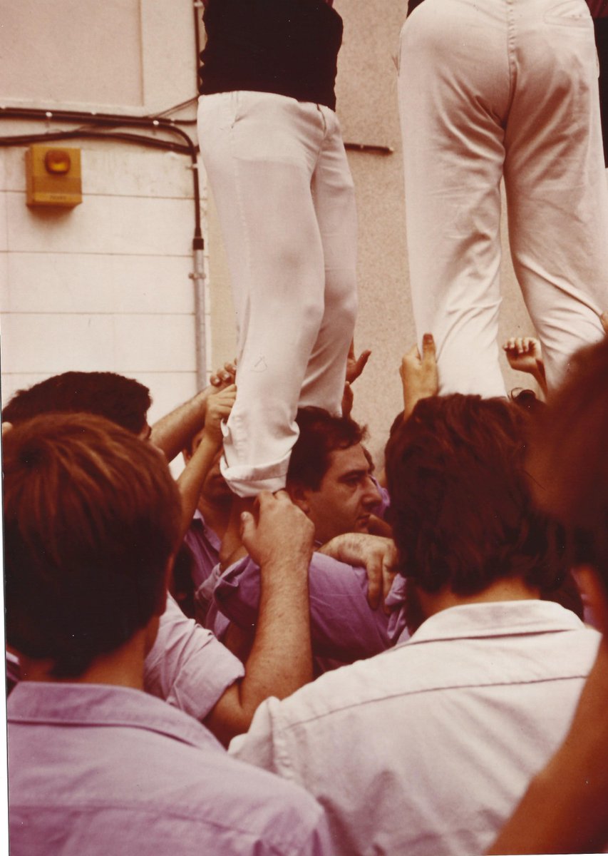 Amb molta tristesa us fem saber que ens ha deixat l'estimat Josep Lluís Gras Alcalde.

Gras va entrar a la colla al 1982 i havia estat un dels impulsors de la revista 'L'Esperidió'.  Va formar part de la junta de la Colla i va ser el primer president de l'Associació d'Amics,