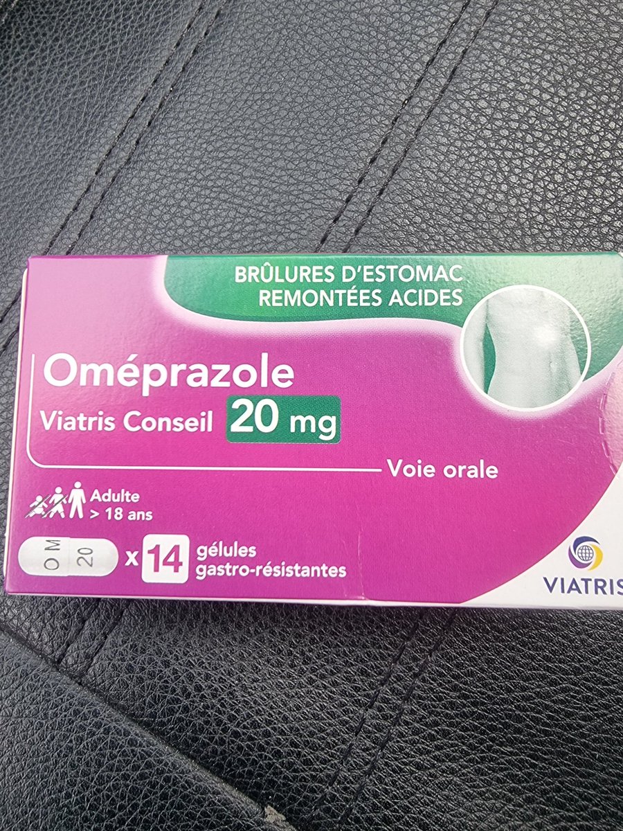 fout_sen's tweet photo. 8 euros la boîte c'est sérieux ? Il faut aller dépenser 30 balles remboursé par le sécu pour l'avoir gratuit ? La pharmacie se fait un pognon de dingue ou c'est pharma business ? #macron #bayrou @Sante_Gouv @ViatrisInc #dette #poul https://t.co/yviLsRB06E
