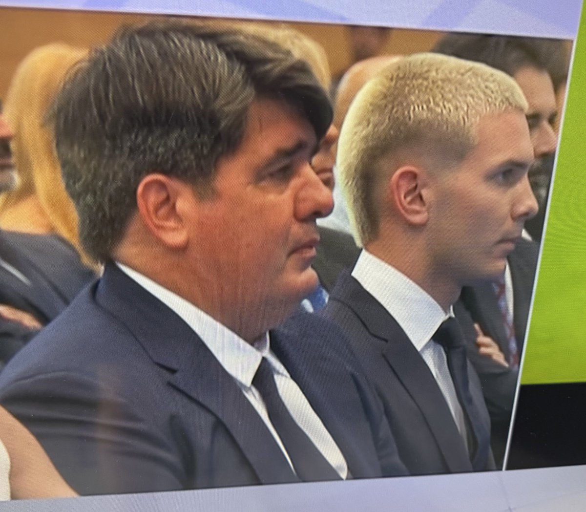 El padre llorando al lado porque su hijo ya es futbolista, FUTBOL 🥹