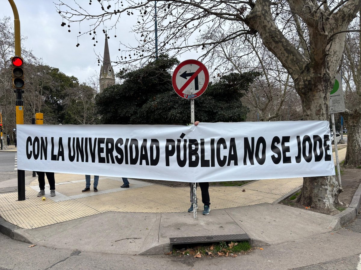 radio10mdq's tweet image. Paro docente universitario: “Lejos de bajar los brazos, vamos a redoblar la apuesta” radio10mardelplata.com.ar/paro-docente-u… a través de @Radio 10  Mar del Plata FM 105.5 / Miramar 101.7 / Balcarce #ADUM