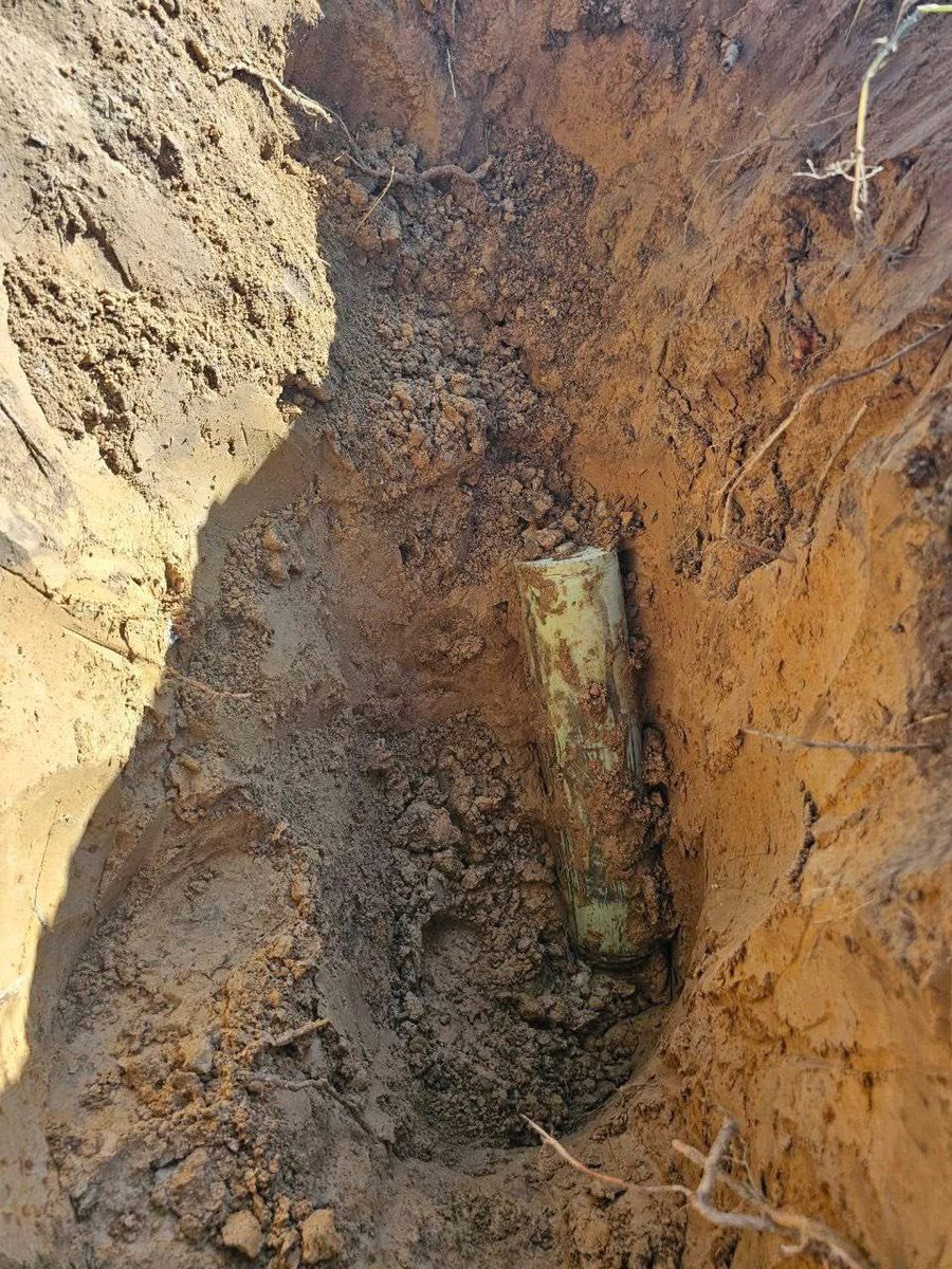 UnmaskConflict's tweet photo. 🛑 CMAC experts found a 155mm white phosphorus smoke projectile in a rice field, Banteay Ampil, Oddar Meanchey a remnant of the 5-day war. Communities are urged to report any suspected war devices to CMAC. https://t.co/Q5csCADQUT