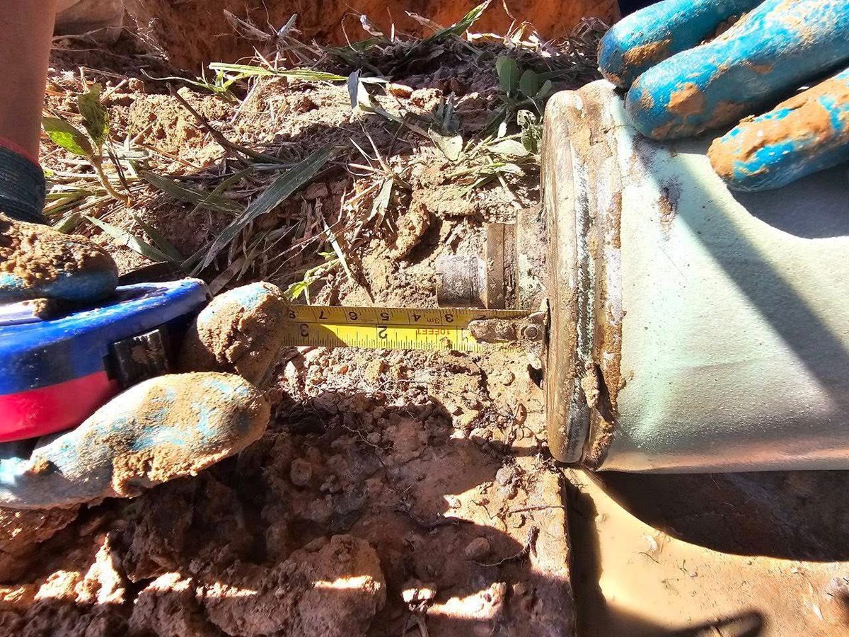 UnmaskConflict's tweet photo. 🛑 CMAC experts found a 155mm white phosphorus smoke projectile in a rice field, Banteay Ampil, Oddar Meanchey a remnant of the 5-day war. Communities are urged to report any suspected war devices to CMAC. https://t.co/Q5csCADQUT