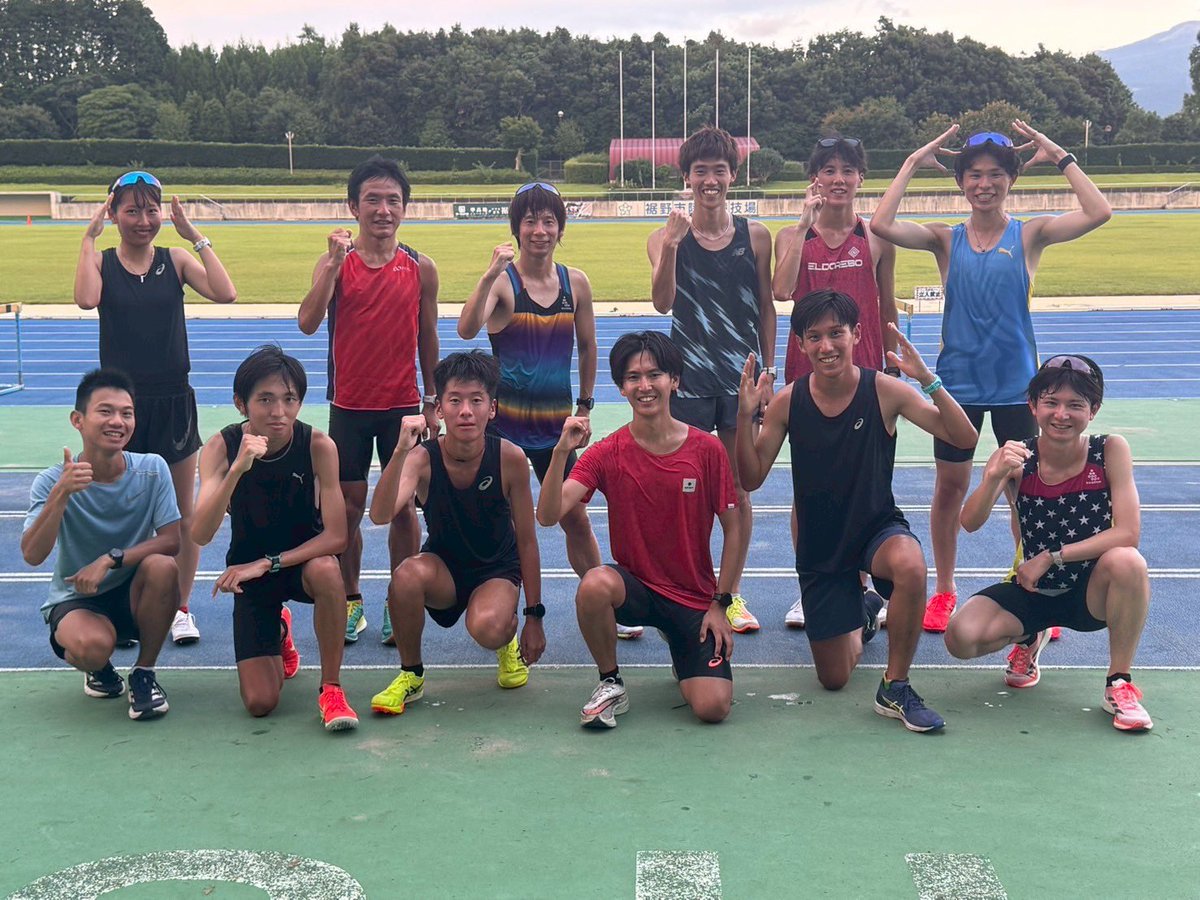 aaoshii_run's tweet photo. 2025.08.14
午前、16kmPR(4′~3′40)
午後、1000×8(3′10 r.200m)

久しぶりの2部練で集団での練習。
普段1人だから集団で走ると1人より気持ち楽だし練習楽しかったけど午後練きつくて全部できなかったの悔しい…

9月の県長までに戻したい😅

#SHIZUOKAELITERUNNERSUMMERCAMP https://t.co/FmaANNEJqN