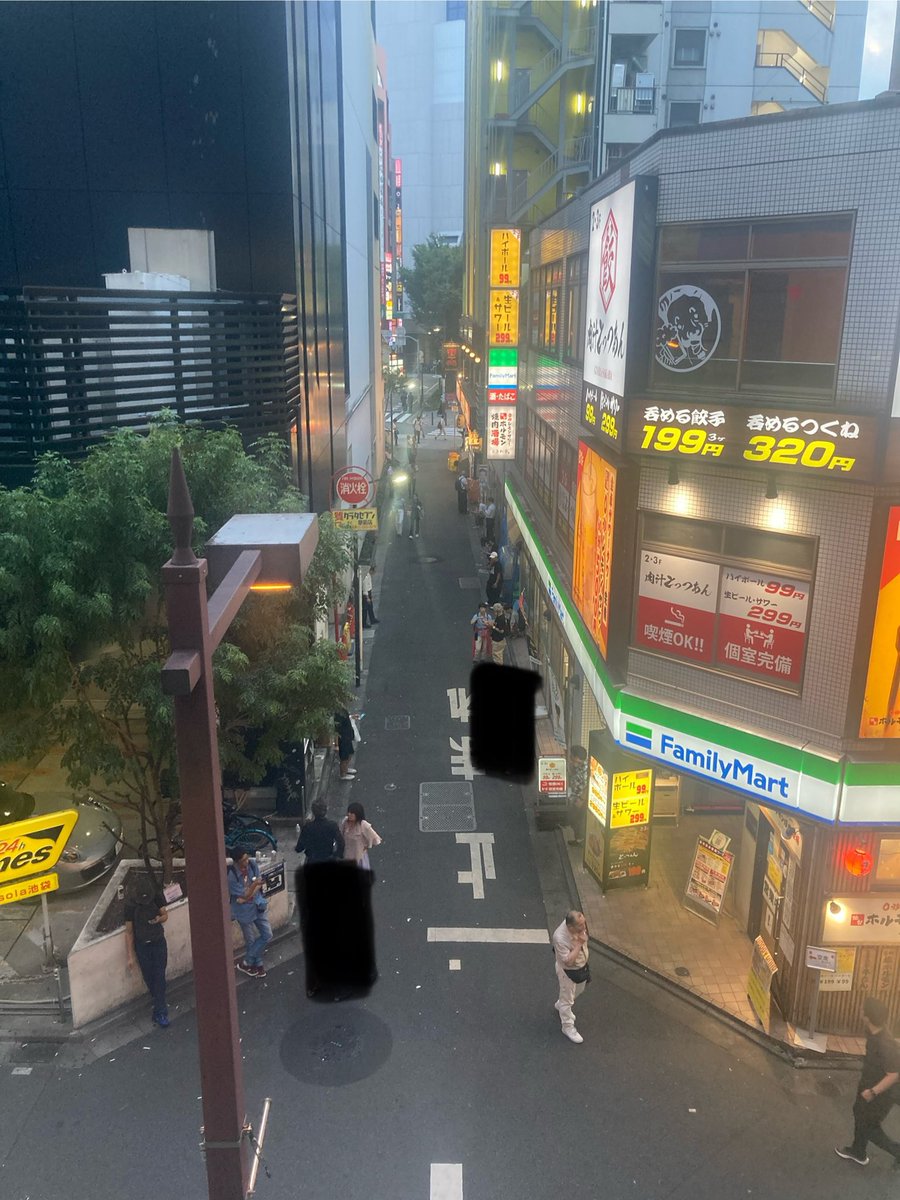 今日も元気いっぱい「路上喫煙&amp;路上ポイ捨て」のコンビネーション💥🥊で池袋の街を破壊している、まるで害獣の様な方々🐀🐦‍⬛
池袋に2度と来ないで欲しいです🈲
豊島区も千代田区の様に早く害獣には過料（2,000円）を科すべきです💴
と、うちのばあさんが夕飯食べながら怒りに震えています🔥👵🔥