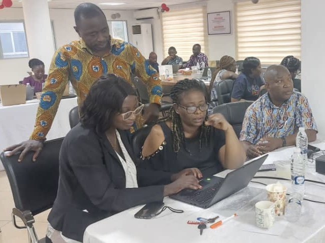 WHOGhana's tweet image. Together with @_GHSofficial &amp;amp; partners, we are developing the Ghana Switch Plan, to guide the country’s transition from RTS,S to R21 malaria vaccine. 

This transition aims to optimize Ghana’s vaccine portfolio and enhance operational efficiency to #EndMalaria.