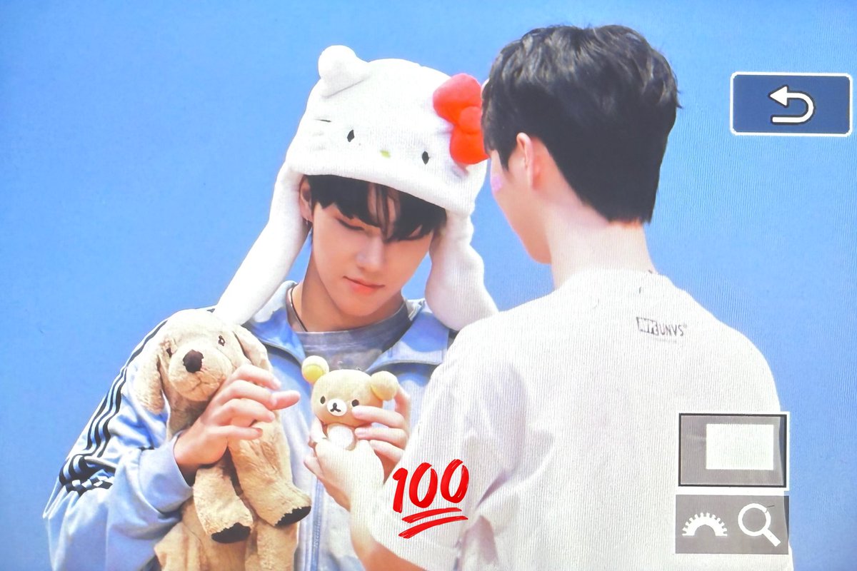 lo2ve's tweet photo. 240814

한창 형아 도움이 필요할 나이😂

#원천 #비보이즈 #BEBOYS https://t.co/x6qLk9XpKR