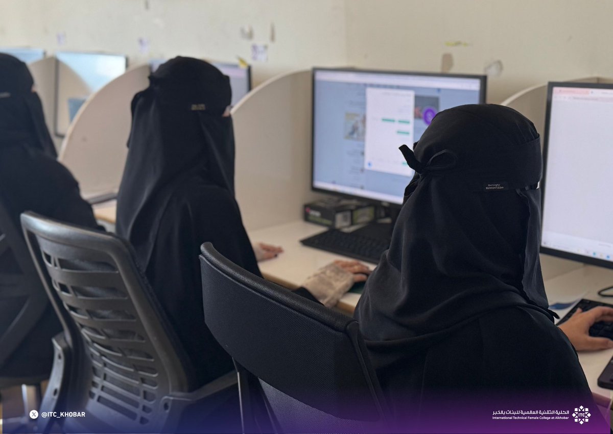 ITC_Khobar's tweet image. انطلاقًا من حرصنا على تمكين الكفاءات النسائية،
قدّمت #الكلية_التقنية_العالمية_للبنات_بالخبر بالتعاون مع #بر_الشرقية برنامجًا تدريبيًا في الأدوات الرقمية والمهارات الوظيفية، بهدف رفع كفاءة المشاركات في إعداد السيرة الذاتية، وخوض المقابلات بنجاح، وتعزيز قدرات التسويق الذاتي، ضمن…