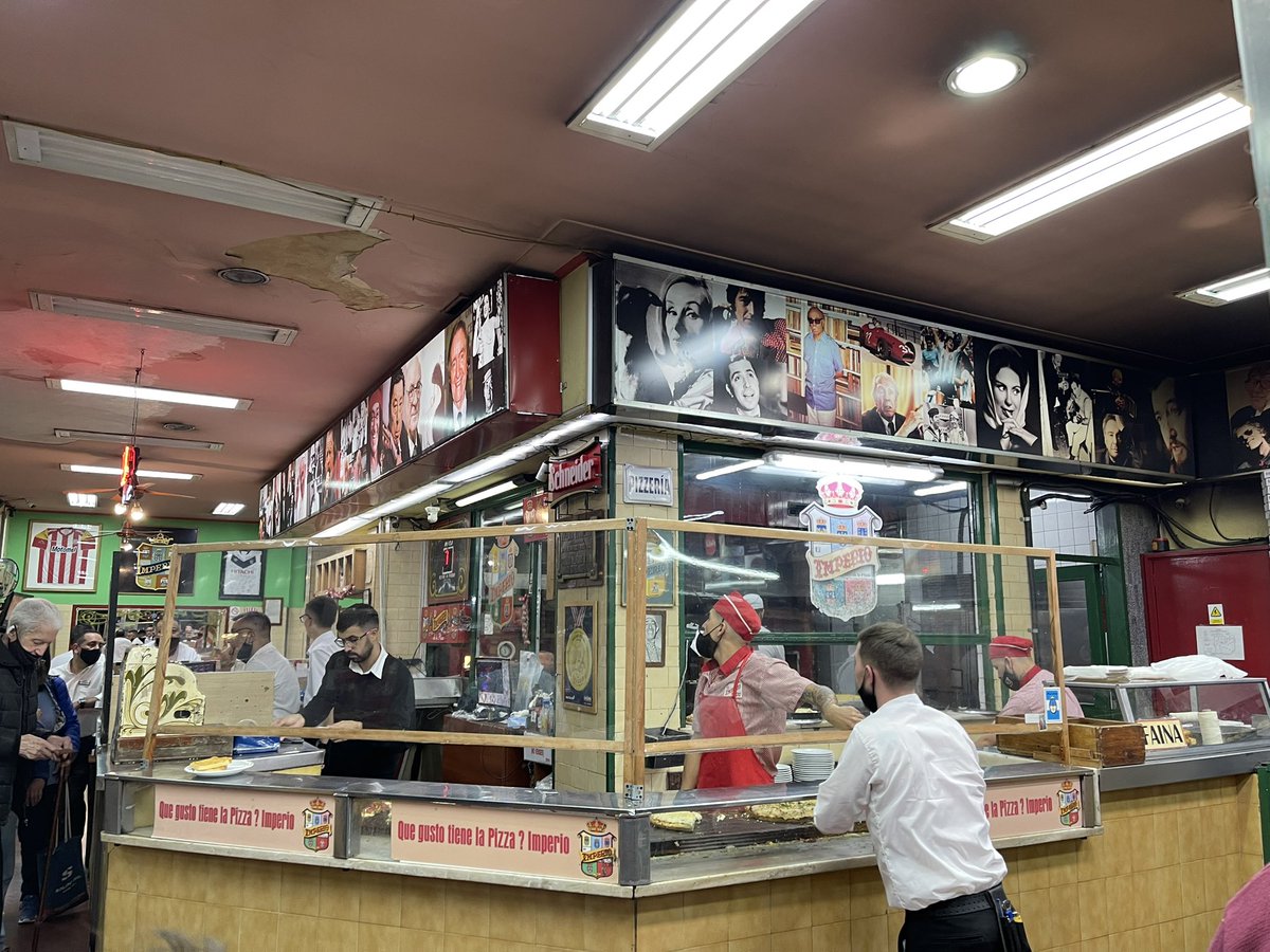 Aquí en Imperio, en el barrio de Chacarita, siempre los encontrábamos al gran y querido #CalitosBalá #100años