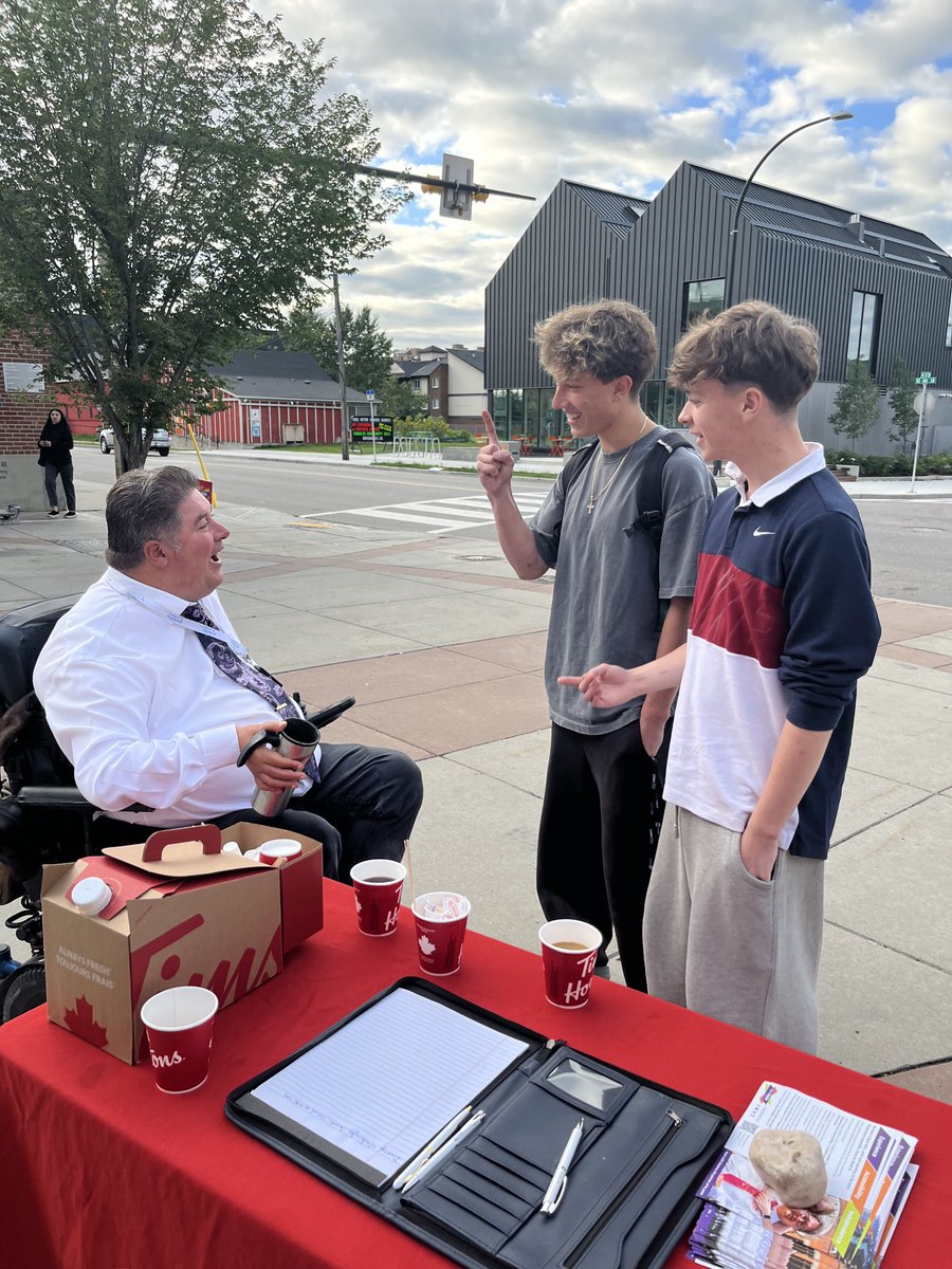RichardHehr's tweet photo. Kent is talking to  two 16 year-olds. The future is in their hands.🇨🇦 https://t.co/QJu3c2exmE
