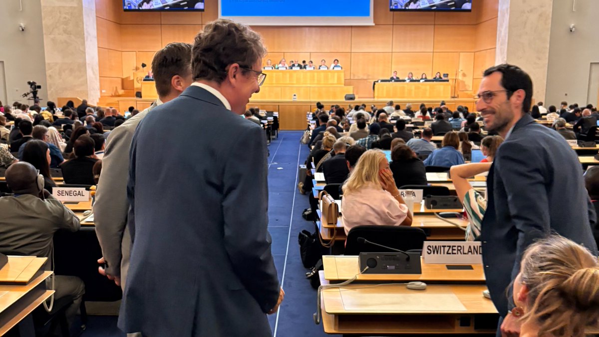 UVEK_DETEC's tweet photo. À Genève, le conseiller fédéral Albert Rösti a accueilli plus de 70 ministres, participé aux négociations et défendu la position de la Suisse lors de rencontre bilatérales. Dernières heures décisives et tendues pour un accord contre la pollution plastique.🌍 #Plastique https://t.co/J2sLBIB9Ct