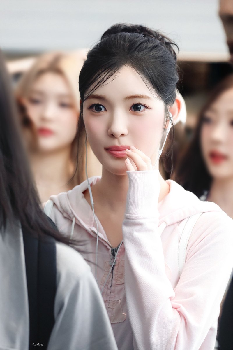 foryu_07's tweet photo. 250811 #유하 #YUHA

🐣🤏🏻

#Hearts2Hearts #H2H  #하츠투하츠 #하투하 #유하람 https://t.co/DPbDxPv2n1