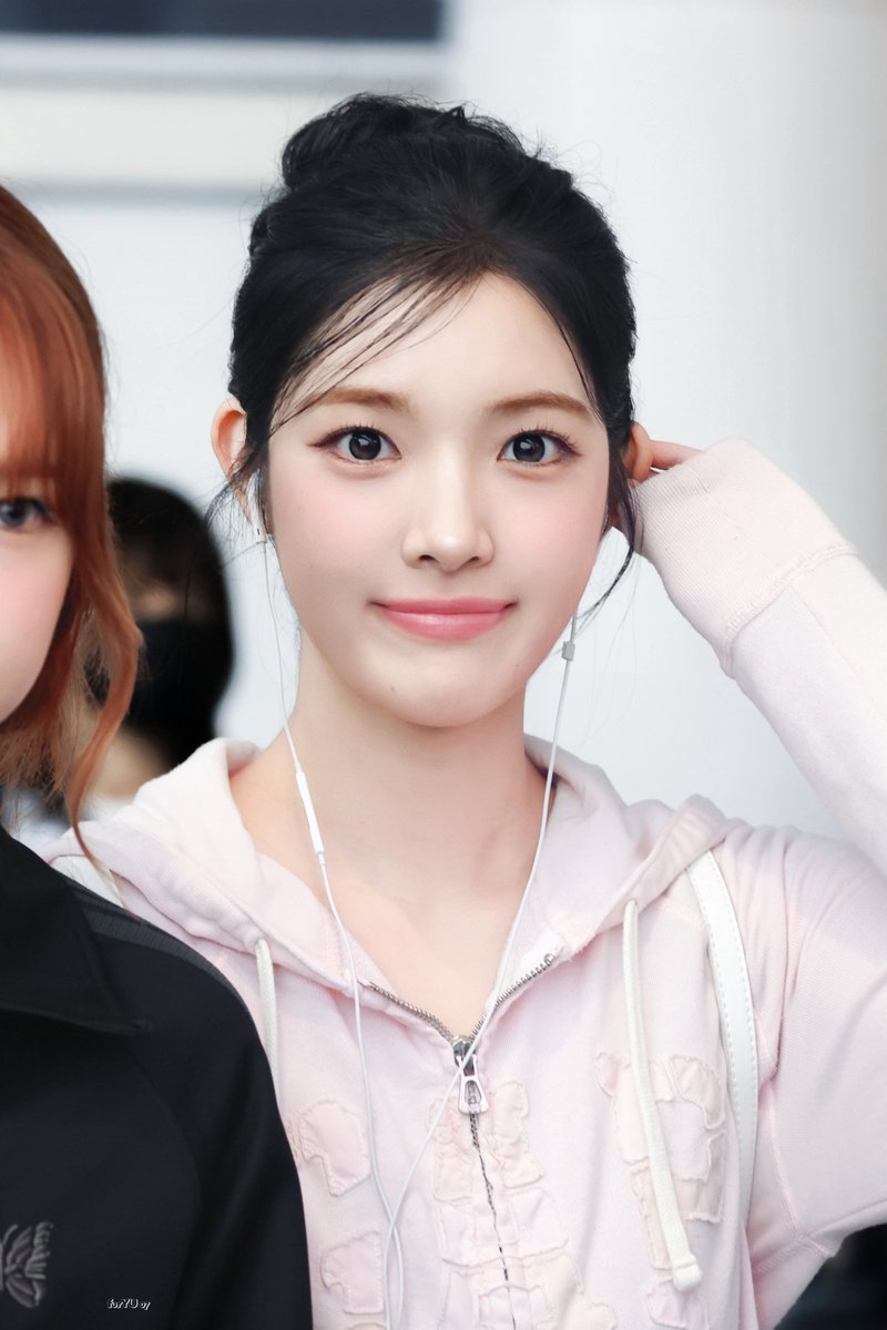 foryu_07's tweet photo. 250811 #유하 #YUHA

🐣🤏🏻

#Hearts2Hearts #H2H  #하츠투하츠 #하투하 #유하람 https://t.co/DPbDxPv2n1