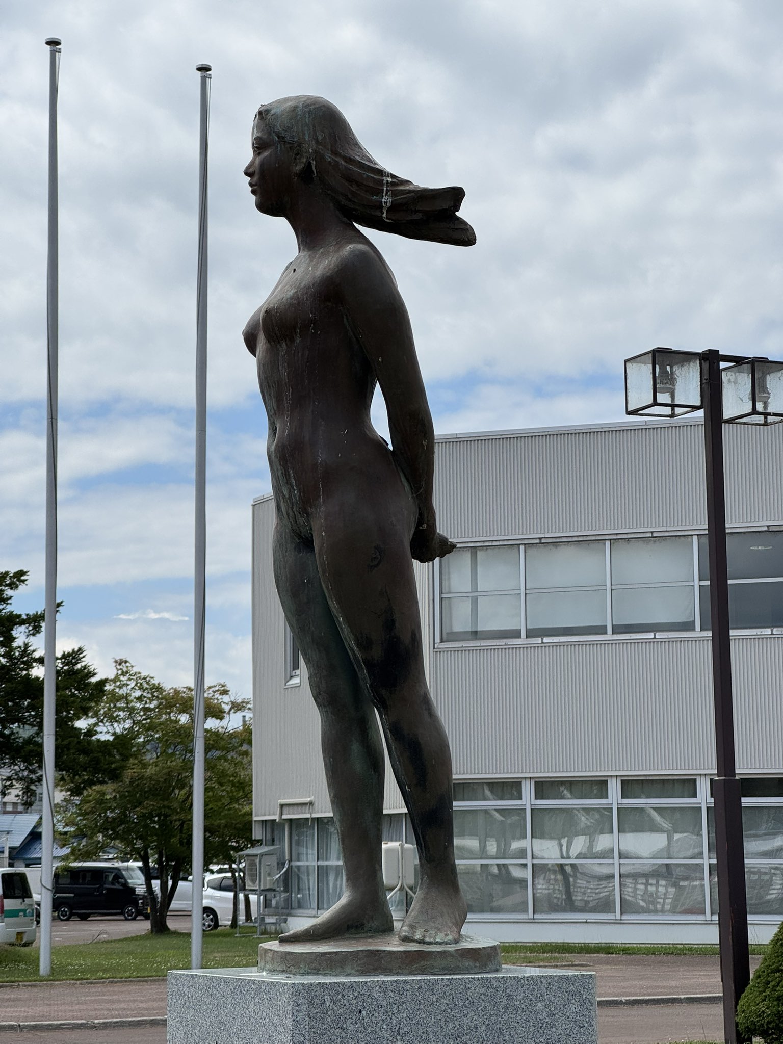 彫刻レリーフ右腕を突き出した裸婦 ◉真作保証品◉神戸有名具象彫刻家◉新谷英夫◉ブロンズレリーフ