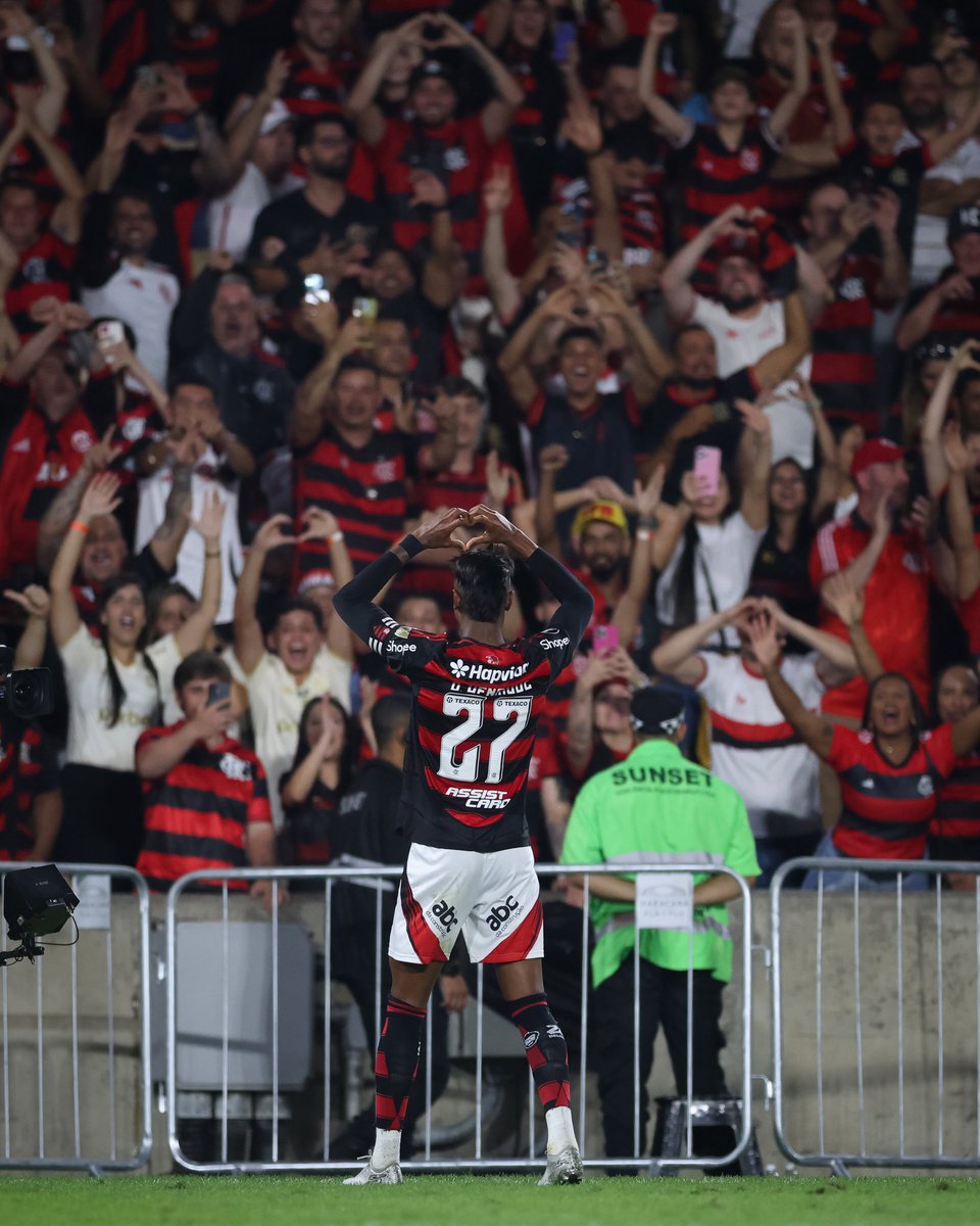 PatrickMelo__'s tweet photo. Que imagem, senhores… ÍDOLO! https://t.co/a8nocaY4bX