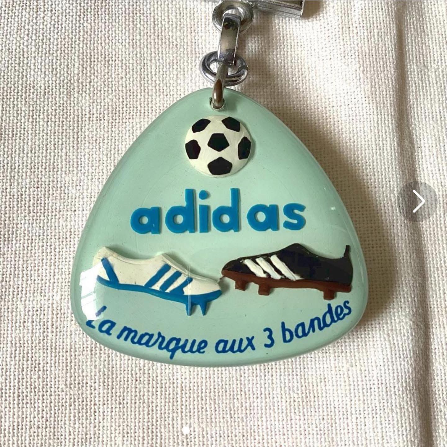 ヴィンテージ  フランス　ブルボンキーホルダー　adidas 60年代フランスヴィンテージ キーホルダー adidas | French Brocante