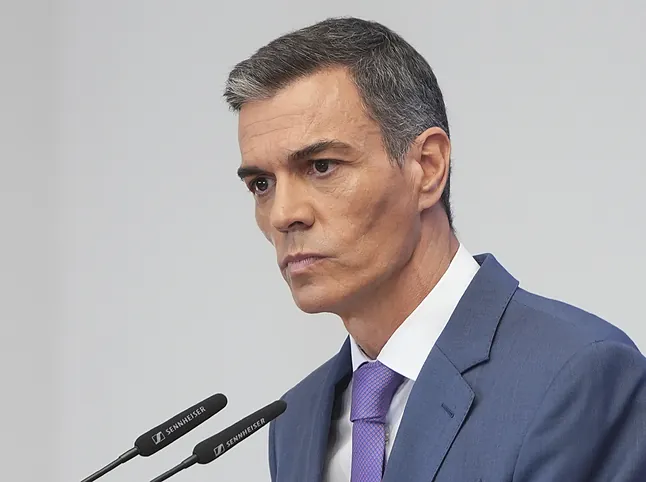 veintimillapie's tweet photo. El Gobierno admite que no puede contratar más aviones antiincendios al no tener aprobados los Presupuestos.
Un gobierno que no aprueba sus presupuestos dos años consecutivos, dimite. https://t.co/8vsAjmzp7d
