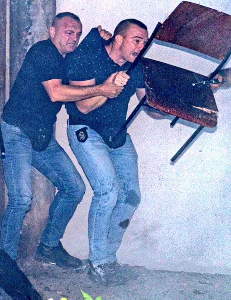 KAKVU SU OVI 
MUČENICI PROŠLI OBUKU KADA SU SE OVOLIKO USRALI U GAĆE ??? 
MENE JE SRAMOTA NJIHOVE SRAMOTE ????