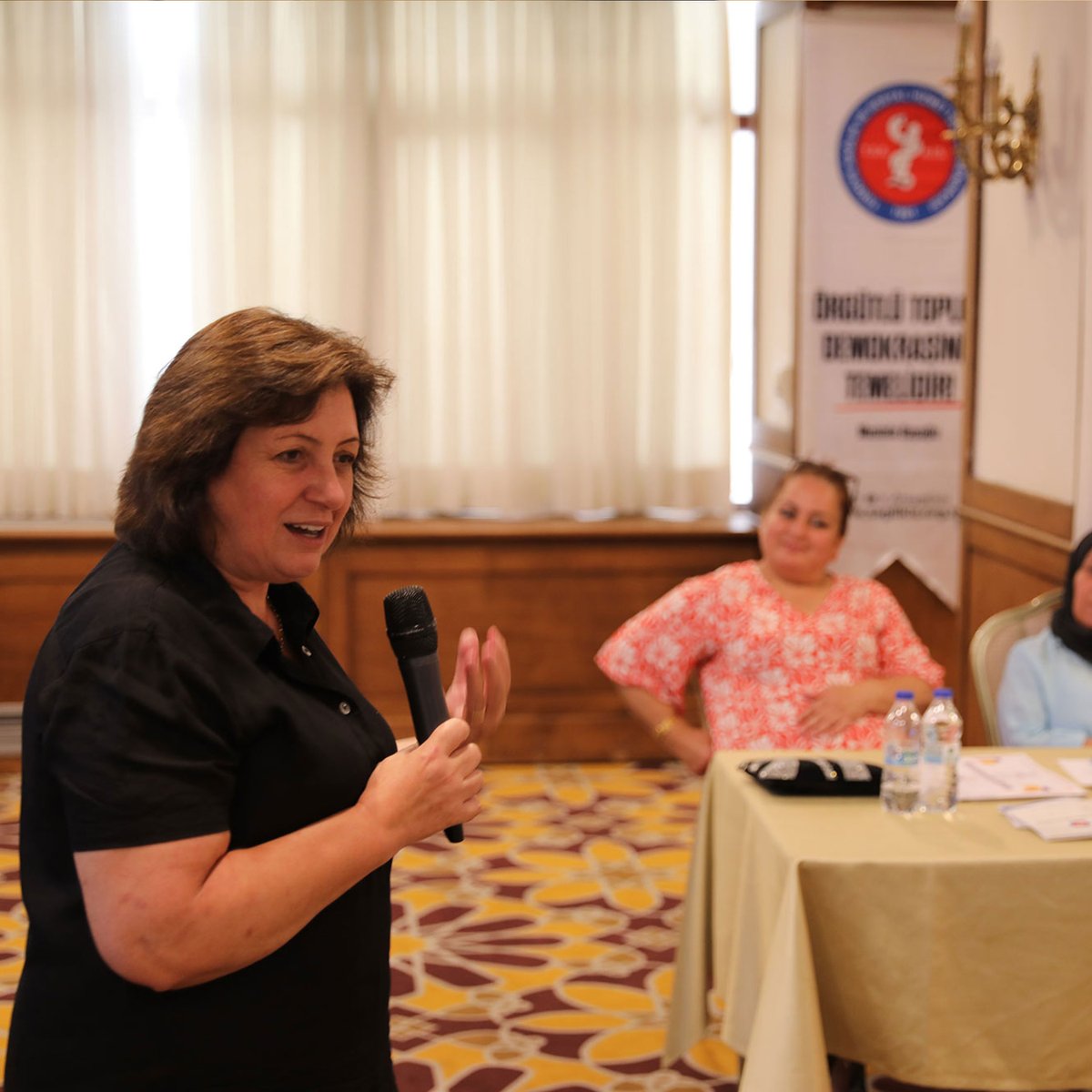 Kadın Emeğiyle Güçleniyoruz!

Sağlık emekçileri olarak kadınların gücünü ve katkısını daha görünür kılmak için başlattığımız “Kadın Emeği ile Güçlenen Sağlık Sektörü” projemizin ilk adımını Ankara’da attık. Açılış eğitimimizde üyelerimizle bir araya gelerek hem bilgimizi hem