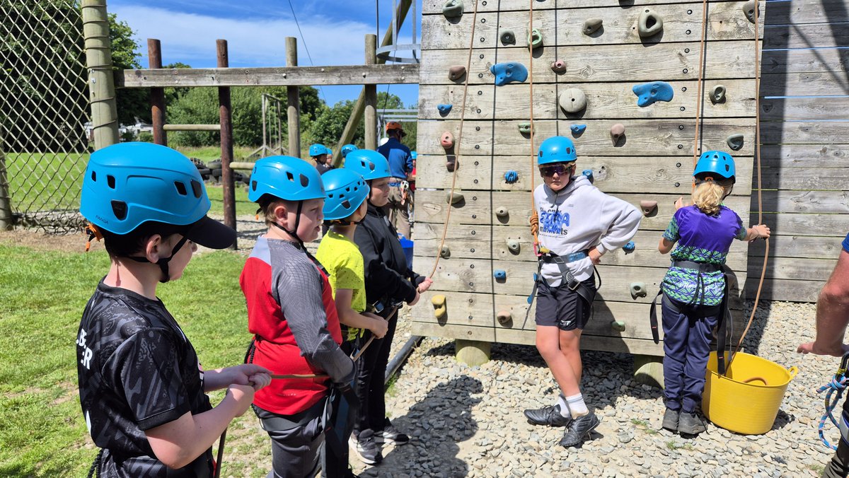 penygaerprimary's tweet photo. We’d also love your help spreading the word! If you have friends or family who are considering schools, let them know that Penygaer currently has places available in all year groups starting in September. Click the link below to find out more and apply.
https://t.co/VYP7G1D1re https://t.co/KsCR52SgXX