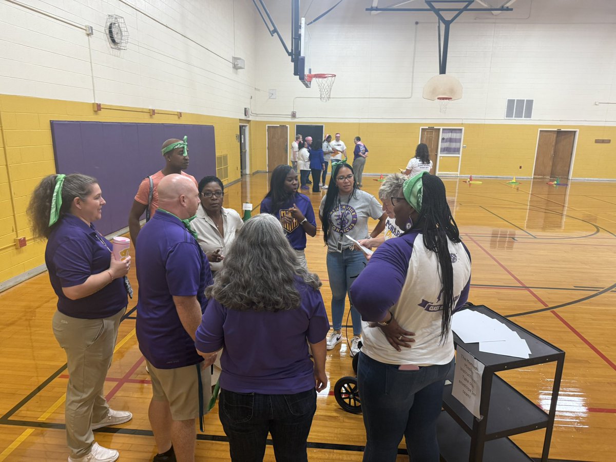 jasonhollar's tweet photo. Amazing Race:Educators Edition 💜💛💜💛 #ALLIN https://t.co/J8TP5QGxeC