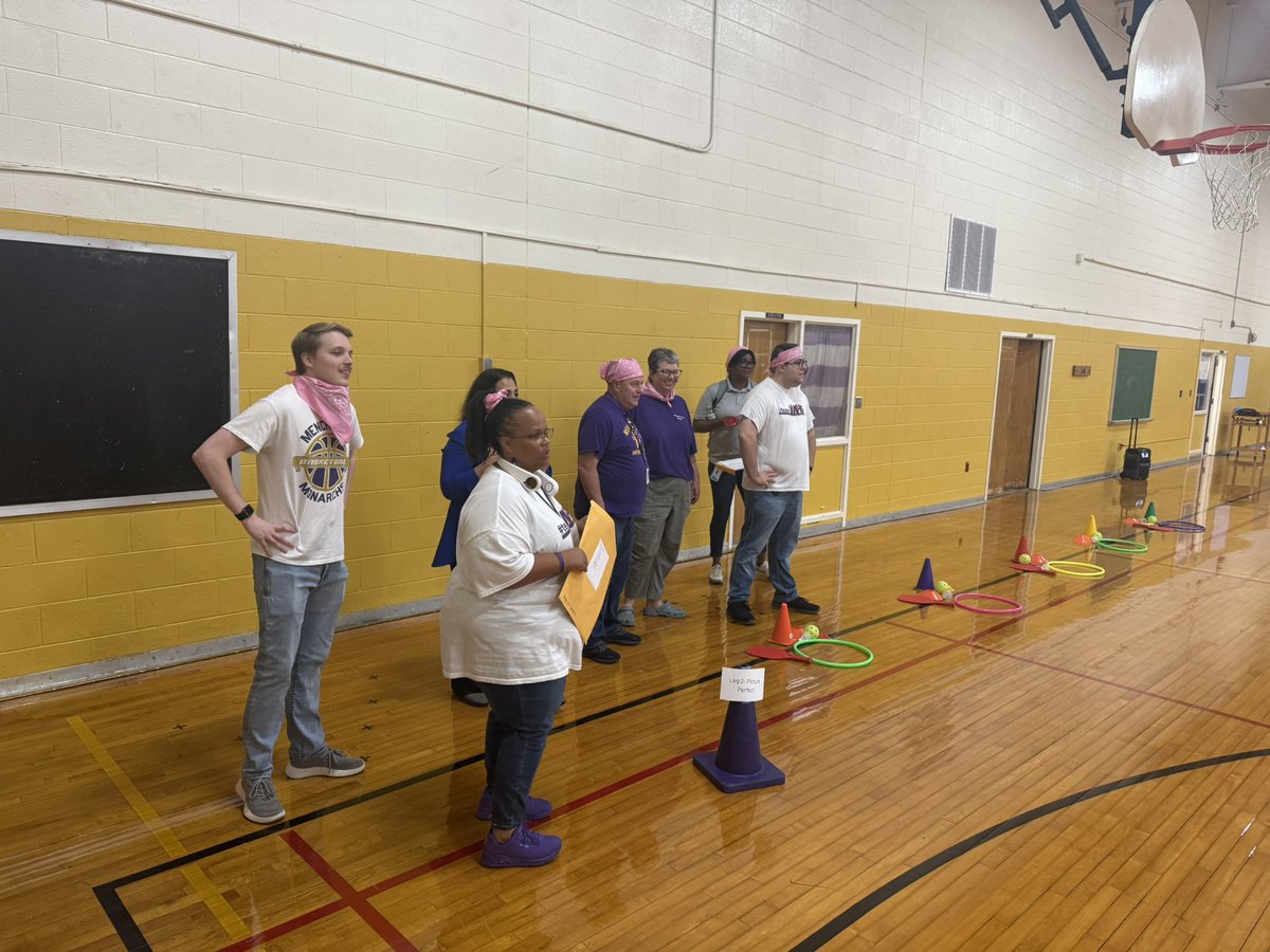 jasonhollar's tweet photo. Amazing Race:Educators Edition 💜💛💜💛 #ALLIN https://t.co/J8TP5QGxeC
