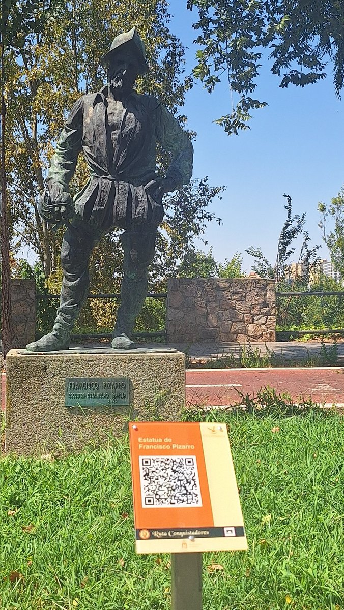 xConquistadores's tweet photo. ❌💪 Ponemos en valor nuestro #patrimonio. Cartelería QR con podcasts 🎧 en las estatuas de #FranciscoPizarro (conquistador del #ImperioInca) y de #PedroAlvarado (conquistador de #CentroAmérica), en #Badajoz.
#Hispanidad #HistoriaEspaña #TurismoCultural #TurismoExtremadura https://t.co/LLZXsnbTo3