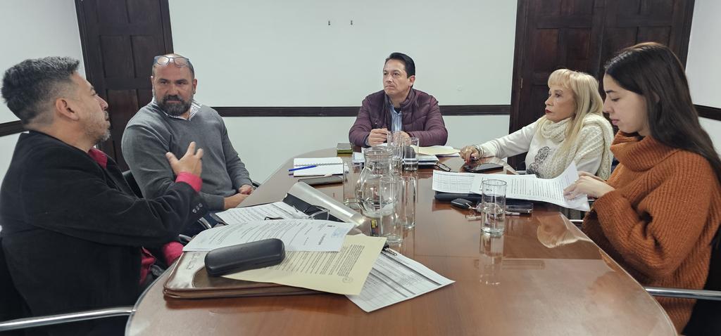 GyUXO7oXwAEa3Fr?format=jpg&name=medium