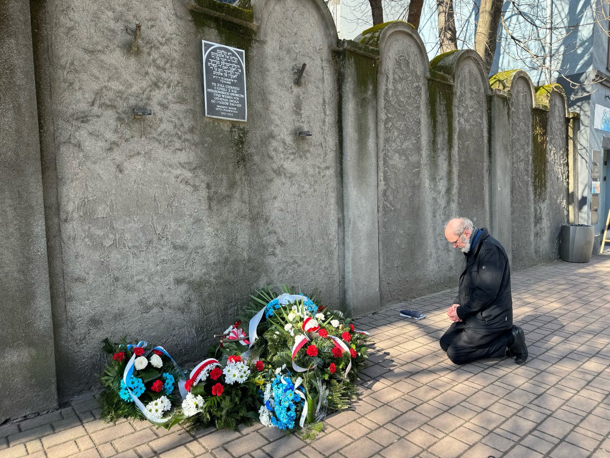 Thomas Schirrmacher visited the Auschwitz Memorial with his wife to commemorate the murdered Jews and to show his friendship with the Jewish people and his opposition to anti-Semitism. thomasschirrmacher.net/?p=24193