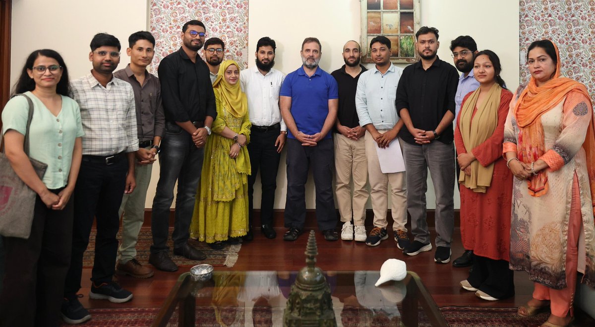 MANF_Scholars's tweet photo. We thank Shri @RahulGandhi Ji for meeting MANF scholars from diverse minority communities and raising our plight.

Your support has reminded the government of its promise to us. We now hope that @KirenRijiju Ji and @MOMAIndia will act swiftly to resolve our issues. https://t.co/KFSbZikerQ