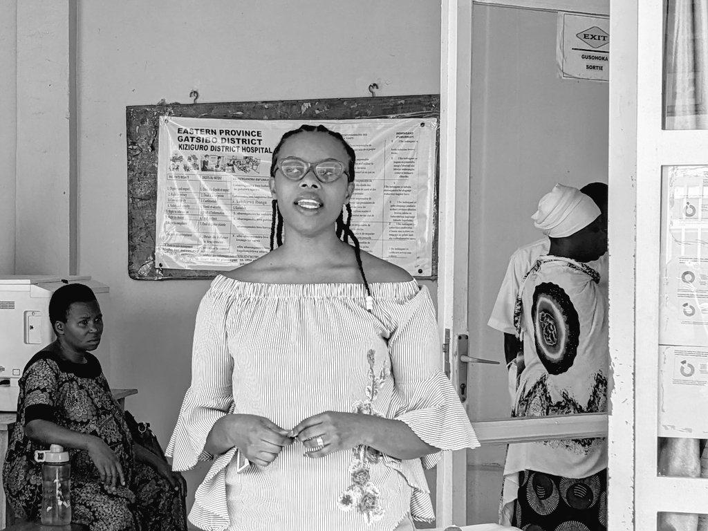 Mu gihe turi mu cyumweru cyahariwe irangamimerere uyu munsi muri <a href="/KiziguroH/">Kiziguro District Hospital</a> abarwayi baganirijwe ku kamaro ko kwandikisha umwana ukivuka no kwandukuza uwapfuye.
Ushinzwe irangamimerere mu bitaro Umulisa Sonia, yabasabye kwitabira iyi gahunda kandi bagatanga amakuru ya nyayo.