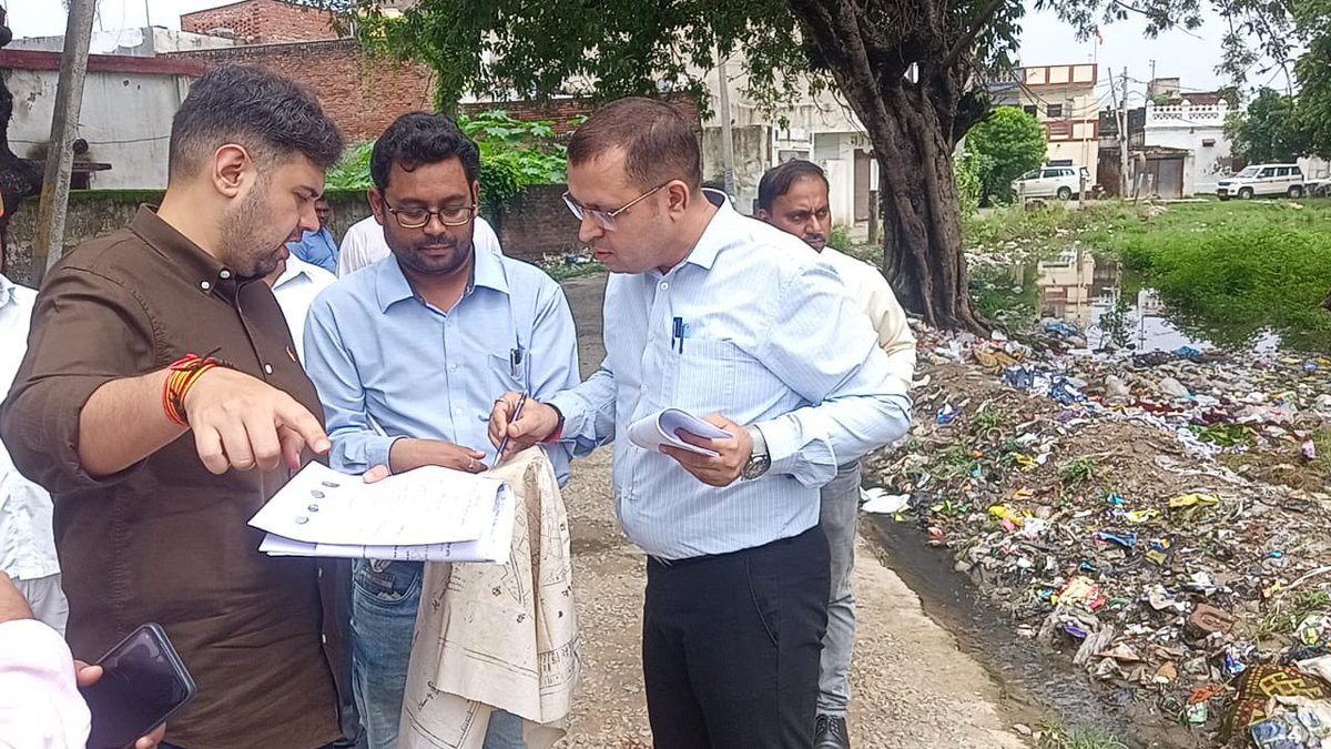 dmhardoi's tweet photo. आज बेहटा चाँद ग्राम में सम्बंधित अधिकारियों के साथ एक विक्रीत भूखण्ड के भूलेख पत्र का स्थालीय निरीक्षण किया गया तथा पैमाइश के परिणामों व भौतिक स्थिति का भूलेख पत्र के तथ्यों से मिलान किया गया।
@CMOfficeUP 
@InfoDeptUP 
@UPGovt https://t.co/WKZMFlgOQk