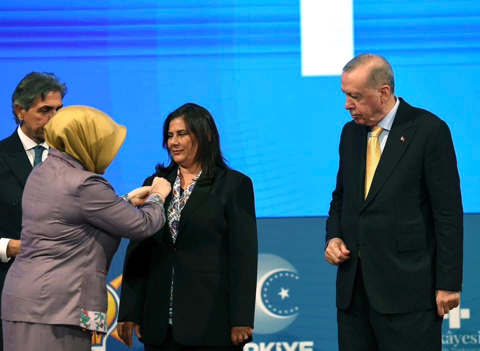 fatihgurer09's tweet photo. Aydınımıza hayırlı olsun! 🌟

AK Parti ailemize;
Sayın Özlem Çerçioğlu,
Sayın Mustafa İberya Arıkan,
Sayın Osman Yıldırımkaya,
Sayın Malik Ercan ve i meclis üyelerimiz hoş geldiniz.

Birlik beraberlik içinde tüm gücümüzle Aydın için çalışmaya devam edeceğiz 🇹🇷  
#AKParti24Yaşında https://t.co/MsDdOCNuD1