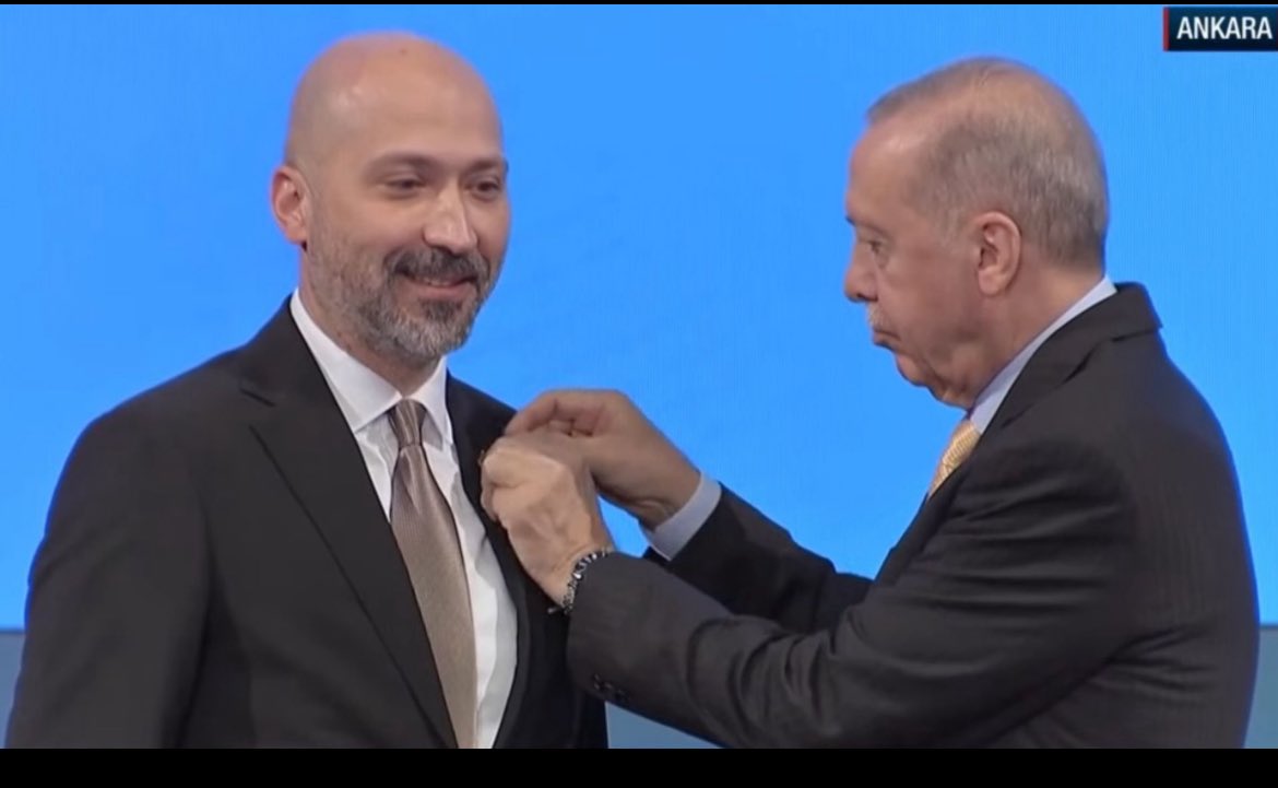 fatihgurer09's tweet photo. Aydınımıza hayırlı olsun! 🌟

AK Parti ailemize;
Sayın Özlem Çerçioğlu,
Sayın Mustafa İberya Arıkan,
Sayın Osman Yıldırımkaya,
Sayın Malik Ercan ve i meclis üyelerimiz hoş geldiniz.

Birlik beraberlik içinde tüm gücümüzle Aydın için çalışmaya devam edeceğiz 🇹🇷  
#AKParti24Yaşında https://t.co/MsDdOCNuD1
