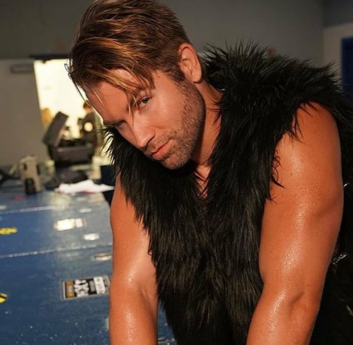 Damn i look so cool and very prince pretty 😍