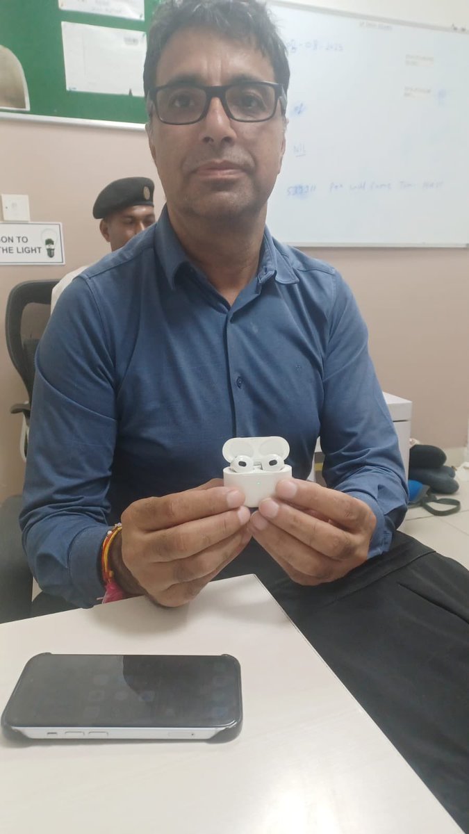 RakeshRaina5's tweet photo. @GMR_Airports must appreciate the professionalism of lost and found department at T1 who even could find and return my lost AirPods. The way a seamless process is followed was unbelievably extraordinary @PMOIndia @amitmalviya @IndiaToday https://t.co/SVdz86si0r