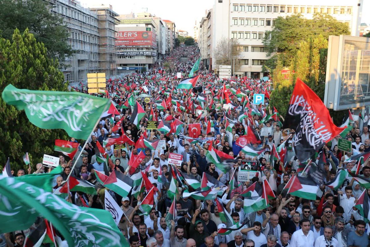 MAZLUMDER Ankara Şubesi (@mazlumdera) on Twitter photo Gazzeye İnsani Koridor açılması talebiyle Ankara'daki Sivil Toplum Kuruluşları ile birlikte Kocatepe Camii'den TBMM'ye Yürüyüş gerçekleştirdik.
Yürüyüşte, Gazzedeki insani krizin son bulması için TBMM'ye çağrıda bulunduk. Gazzeye İnsani Koridor açılması talebiyle Ankara'daki Sivil Toplum Kuruluşları ile birlikte Kocatepe Camii'den TBMM'ye Yürüyüş gerçekleştirdik.
Yürüyüşte, Gazzedeki insani krizin son bulması için TBMM'ye çağrıda bulunduk.