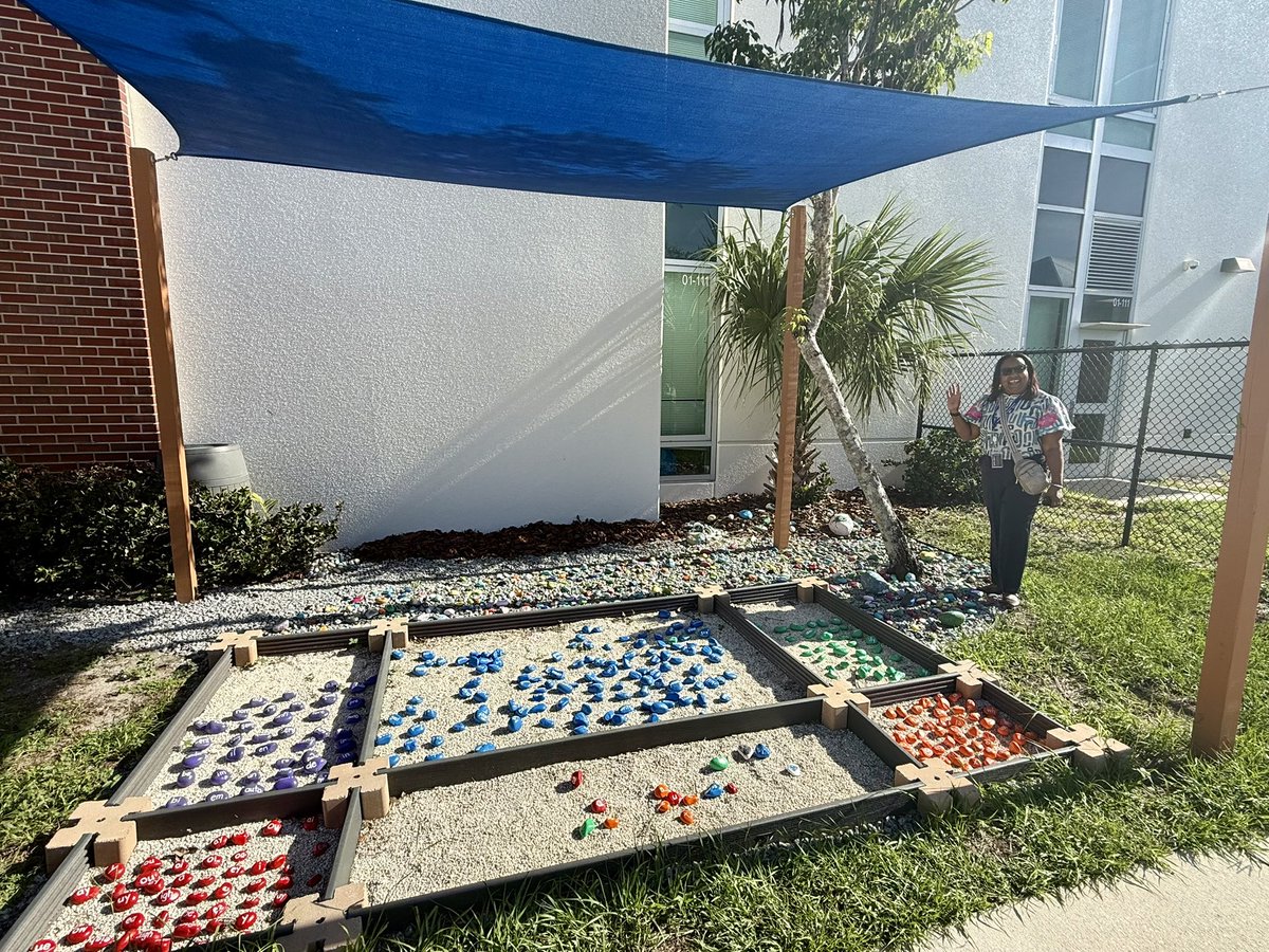 CSO_OCPS's tweet photo. Enjoyed spending time with the principal at Dommerich ES, Dr. Martin! She took @LindseySmestad on a tour of the school and showed off their new Word Garden! Love this interactive idea! https://t.co/seO2A6Ly3V