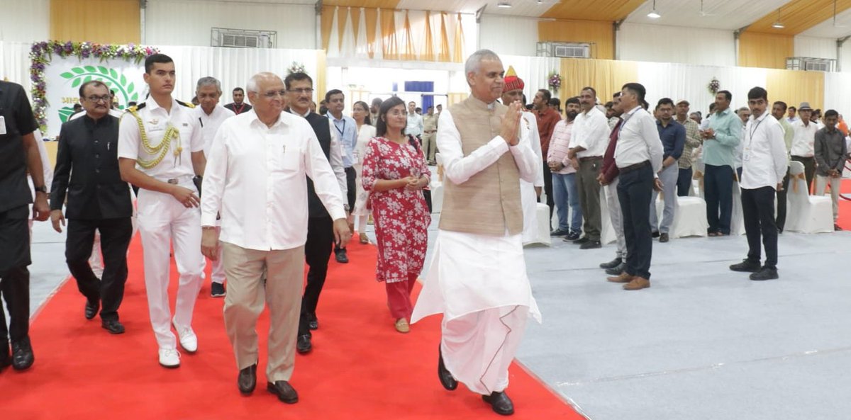 ADevvrat's tweet photo. महात्मा गांधीजी की जन्मभूमि पोरबंदर में आज स्वतंत्रता पर्व की पूर्व संध्या पर मुख्यमंत्री श्री भूपेंद्रभाई पटेल के साथ मिलकर 'एट होम' समारोह में प्रबुद्ध नागरिकों से मुलाकात कर शुभकामनाओं का आदान-प्रदान किया।
#athome #athomeevent #indipendenceday https://t.co/iUDie7om2m
