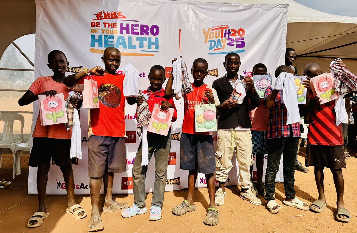 ahfugandacares's tweet photo. As part of the #InternationalYouthDay celebrations, adolescent boys &amp; young men received gift hampers of boxers and vests, encouraging them to value self-care &amp; dignity while taking charge of their health and well being.
#BeTheHeroOfYourHealth 
#Boy2Men https://t.co/8ndUmqbw4u